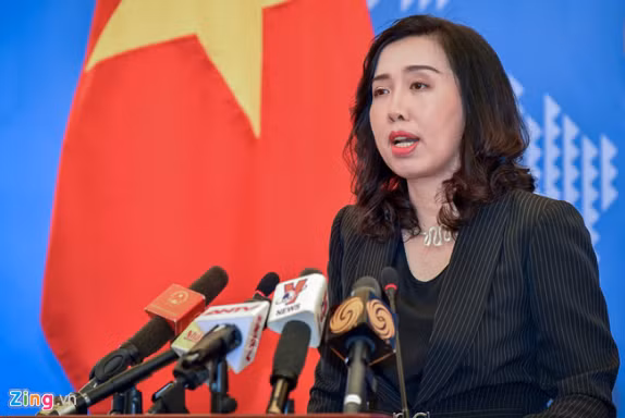 Ngày 9/7, người phát ngôn Bộ Ngoại giao Lê Thị Thu Hằng cho biết Đại sứ quán Việt Nam tại Seoul đã liên hệ với các cơ quan chức năng địa phương xác minh thông tin vụ việc cô dâu Việt Nam bị chồng bạo hành tại Hàn Quốc, yêu cầu chính quyền sở tại điều tra, xử lý nghiêm theo đúng quy định của pháp luật sở tại, nhằm ngăn ngừa các hành vi tương tự trong tương lai. Ảnh: Zing.vn.
