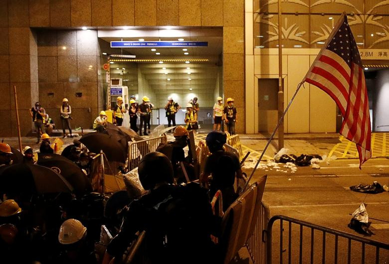 Được biết, hàng chục người bị thương và nhiều người khác bị bắt giữ trong cuộc ẩu đả hôm 27/7.