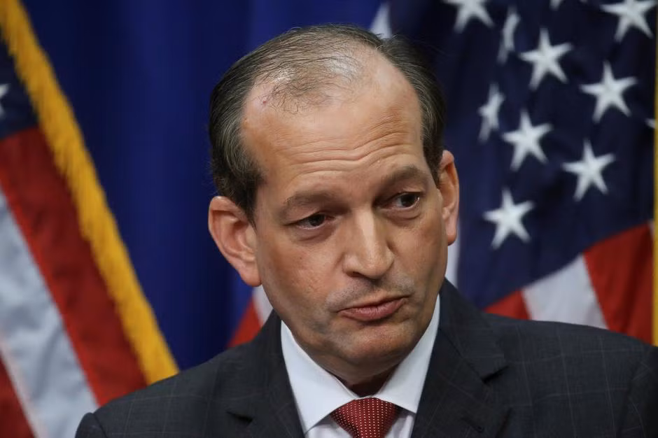 Bộ trưởng Lao động Mỹ Alex Acosta từ chức vì liên quan đến bê bối tình dục của tỷ phú Jeffrey Epstein.
