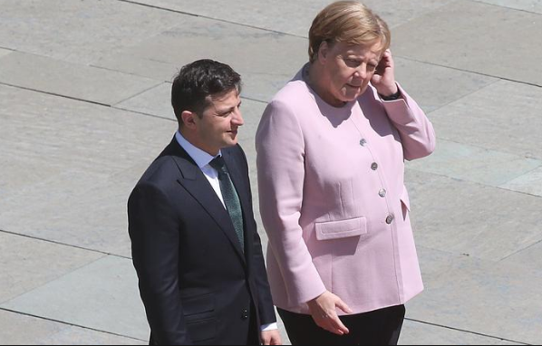 Trong khi đó, nhiều chuyên gia cho rằng sức khỏe của bà Merkel bị ảnh hưởng do thời tiết nóng kỷ lục ở Châu Âu trong mùa hè năm nay. Ảnh: RNZ.