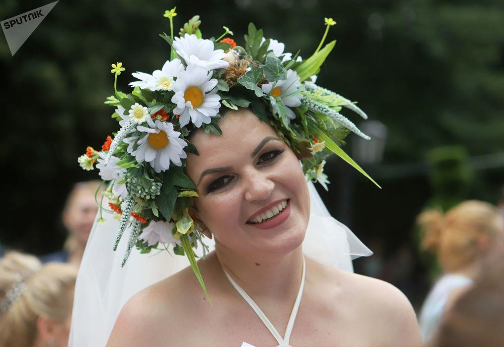 Người chiến thắng cuộc thi "Cô dâu chạy trốn" năm nay sẽ giành được giải thưởng là chuyến bay trên khinh khí cầu hình trái tim.