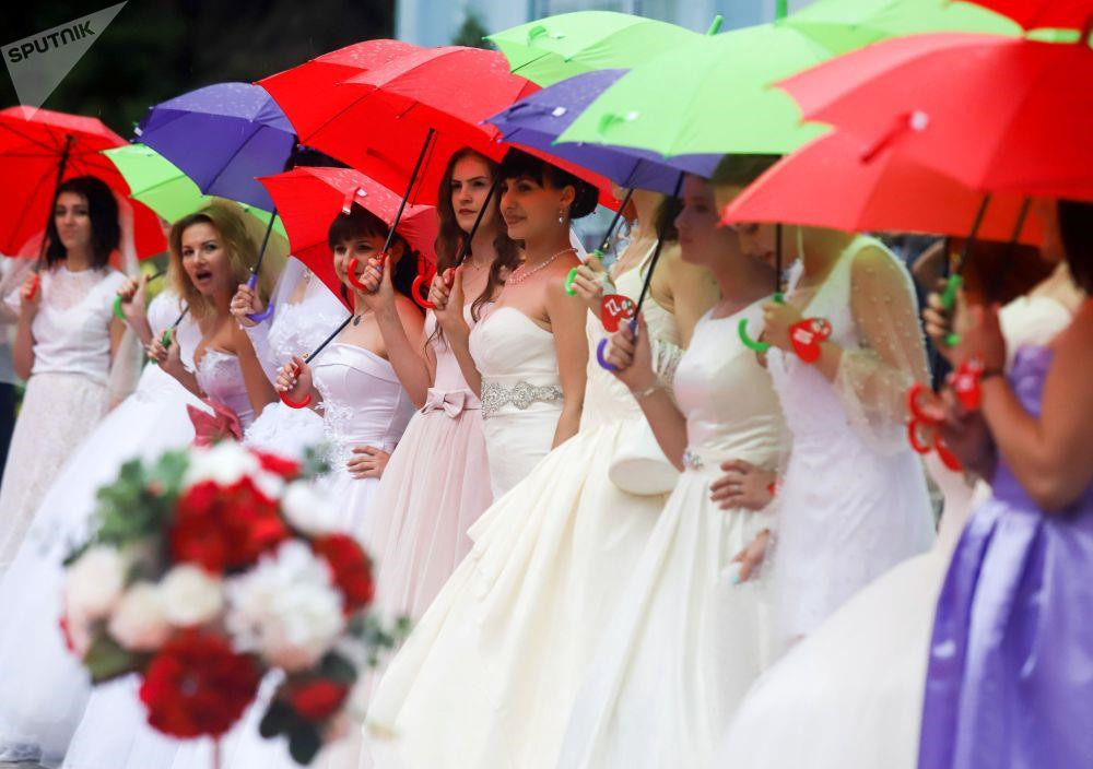 Khinh khí cầu sẽ bay qua khu vực sinh thái và nghỉ dưỡng đặc biệt của Nga có tên là Kavminvody. Phi công Vitaly Nenashev, người từng bay qua đỉnh Elbrus mùa hè năm ngoái, sẽ điều khiển khí cầu, theo TASS. Ông Nenashev là người đầu tiên trong lịch sử hàng không bay qua đỉnh Elbrus bằng khinh khí cầu.