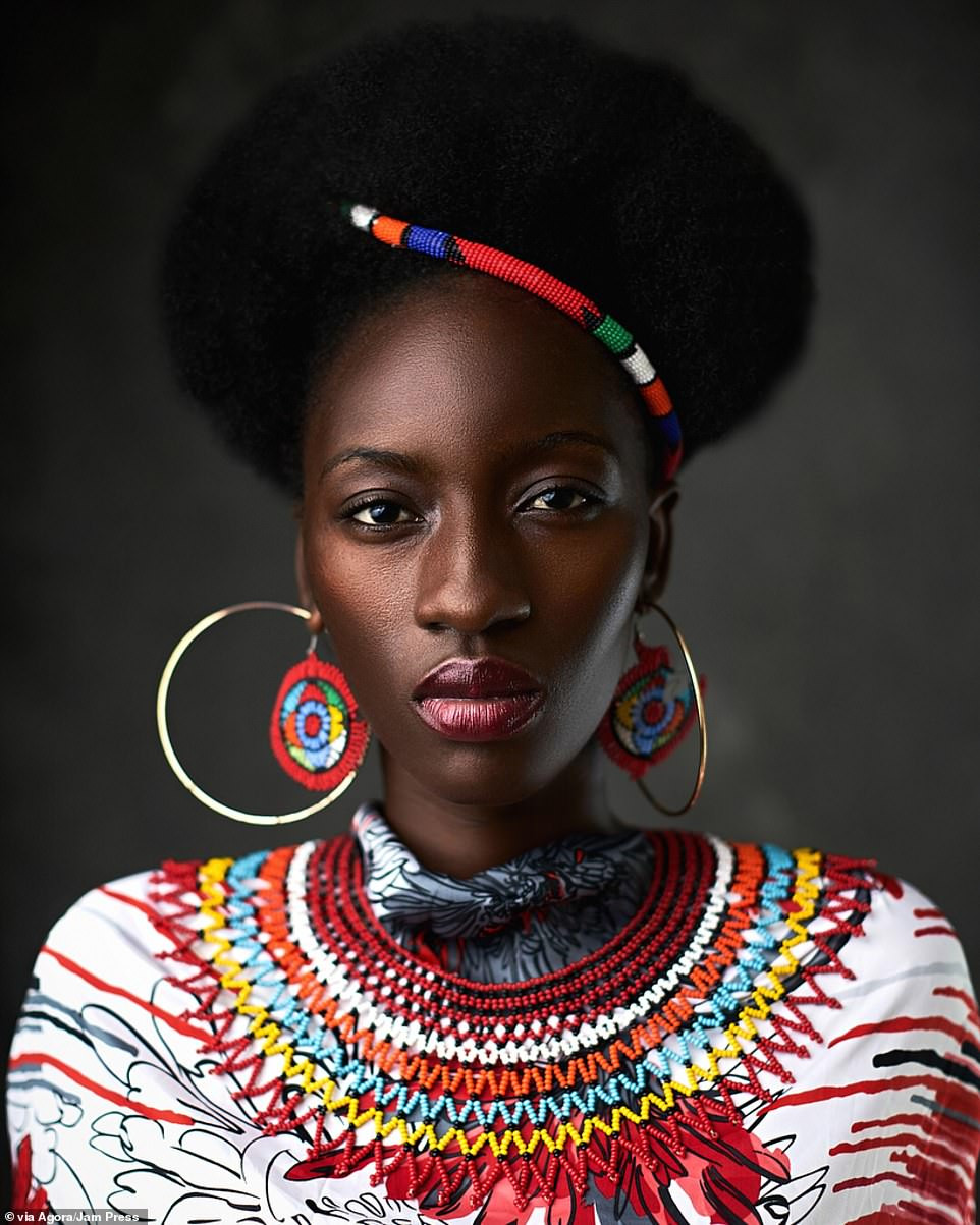 Chân dung một phụ nữ Châu Phi ở Accra, Ghana, do Ishmael Amuzu Quaidoo chụp.