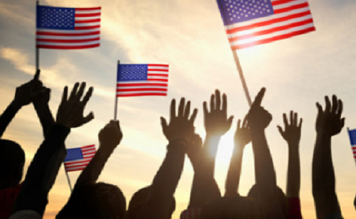 Đoàn diễu hành ngắn nhất kỷ niệm ngày Quốc khánh Mỹ 4/7 diễn ra tại Aptos, bang California, chỉ kéo dài gần 1km. Ảnh: SF.