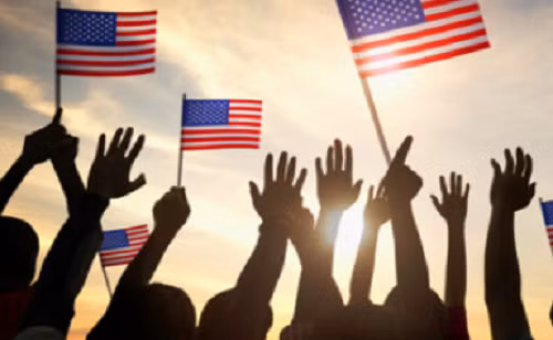 Đoàn diễu hành ngắn nhất kỷ niệm ngày Quốc khánh Mỹ 4/7 diễn ra tại Aptos, bang California, chỉ kéo dài gần 1km. Ảnh: SF.