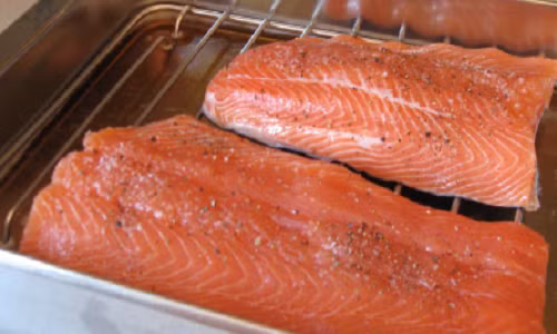 Ăn cá hồi vào ngày 4/7 là một truyền thống ở New England. Ảnh: CP.