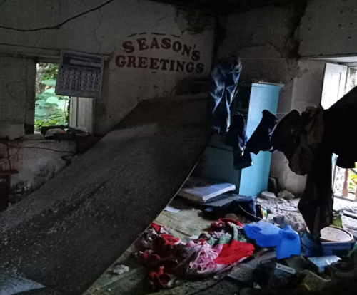 "Các tình nguyện viên đã đào đống đổ nát của những tòa nhà bị sập và phát hiện 4 thi thể bị vùi lấp trong đó", một quan chức thị trấn Itbayat cho hay. Ảnh: Twitter.