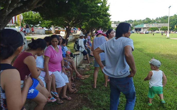 Người dân thị trấn Itbayat phải tạm rời khỏi nhà của họ khi động đất xảy ra. Ảnh: Twitter