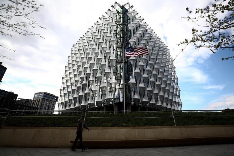 Tháng 1/2018: Tổng thống Trump hủy chuyến đi tới London để khai trương Đại sứ quán mới.