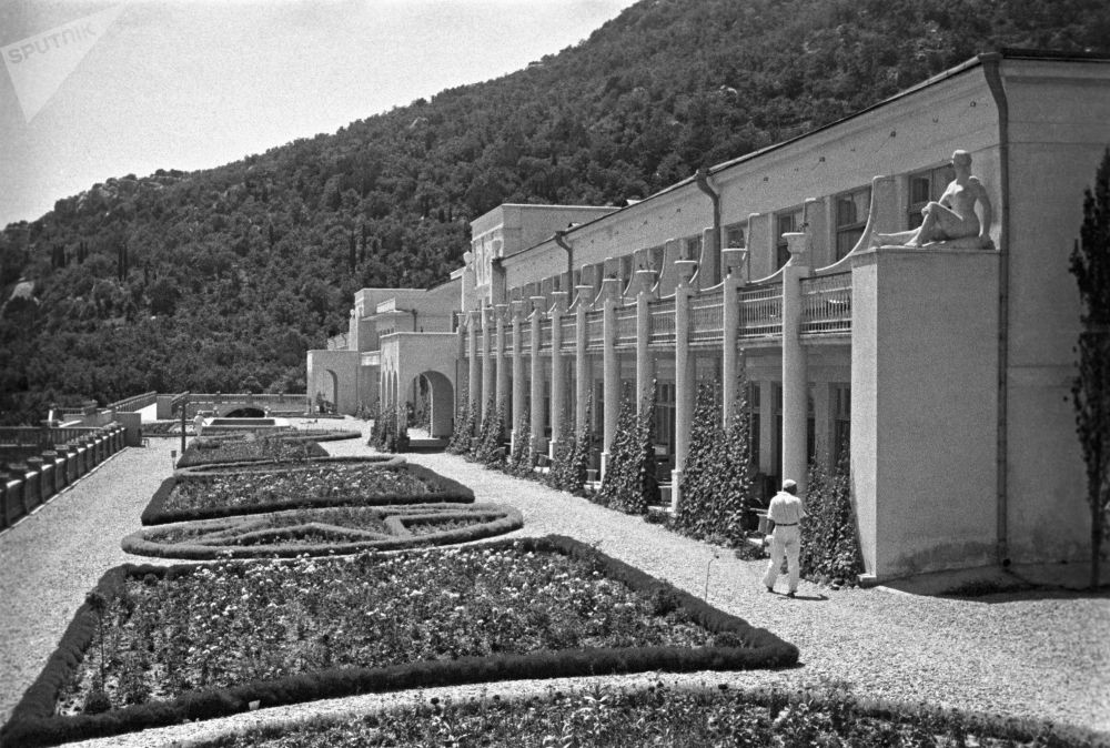 Trong ảnh là khu nghỉ dưỡng Kurpaty ở Yalta, Crimea, năm 1950.