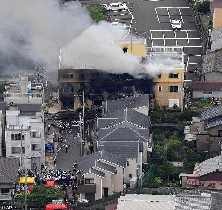 Được biết, đây là vụ giết người hàng loạt nghiêm trọng nhất xảy ra tại Nhật Bản trong hai thập kỷ qua, kể từ sau vụ nghi tấn công bằng hỏa hoạn tại một tòa nhà ở thủ đô Tokyo năm 2001. Ảnh: AP.