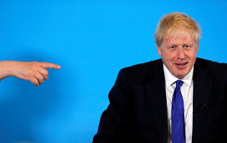 Tuy nhiên, ông Boris đã từ chức vào năm ngoái do bất đồng về kế hoạch rút khỏi Liên minh châu Âu (EU) của Anh hay còn gọi là Brexit. Ảnh: Reuters.