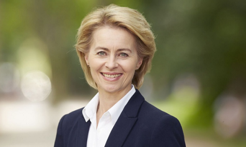 Nếu được Nghị viện Châu Âu bỏ phiếu phê chuẩn trong các phiên họp tới, bà Ursula von der Leyen sẽ chính thức thay ông Jean-Claude Juncker để nhậm chức Chủ tịch Uỷ ban Châu Âu từ ngày 1/11/2019 và trở thành nữ Chủ tịch đầu tiên của EC. Ảnh: CDU. 