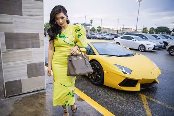 Ca si Nguyen Hong Nhung khoe nhan kim cuong trieu do-Hinh-2