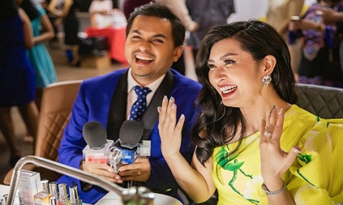 Ca sĩ Nguyễn Hồng Nhung khoe nhẫn kim cương triệu đô Ca si Nguyen Hong Nhung khoe nhan kim cuong trieu do