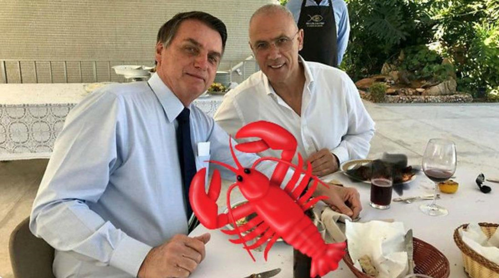 Bức ảnh có vẻ như được bôi đen để tránh ánh mắt soi mói của những người theo dõi Twitter đại sứ quán. Tuy nhiên, các nét vẽ nguệch ngoạc đã để lộ một phần chi tiết về con tôm hùm. Ngay lập tức, cộng đồng mạng đua nhau chế ảnh bữa ăn của đại sứ Israel. Trong ảnh, một tài khoản hài hước chèn hẳn hình ảnh tôm hùm khổng lồ vào đĩa thức ăn của Tổng thống Jair Bolsonaro.