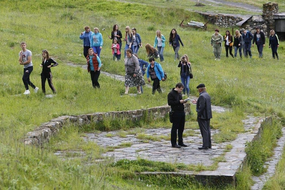 Tuy mang về nhiều lợi nhuận cho thành phố nhưng nó cũng đem lại nhiều mối nguy. Nhiều hài cốt đã bị lấy đi, gây khó khăn cho công tác bảo tồn.