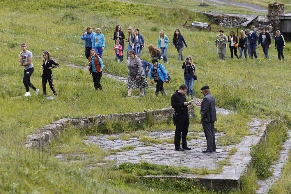 Tuy mang về nhiều lợi nhuận cho thành phố nhưng nó cũng đem lại nhiều mối nguy. Nhiều hài cốt đã bị lấy đi, gây khó khăn cho công tác bảo tồn.