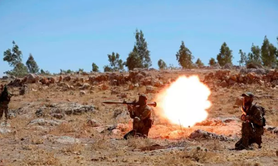 Vụ oanh kích dữ dội đã phá huỷ nhiều căn cứ quân sự của nhóm khủng bố, đồng thời khiến nhiều tay súng thiệt mạng, trong đó có cả chỉ huy của bọn chúng. Ảnh: The Sun.