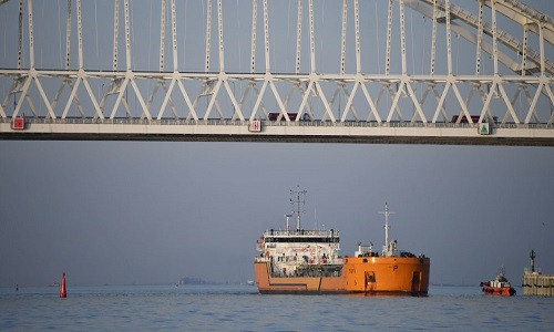 Ukraine noi gi sau khi bat giu tau cho dau Nga?