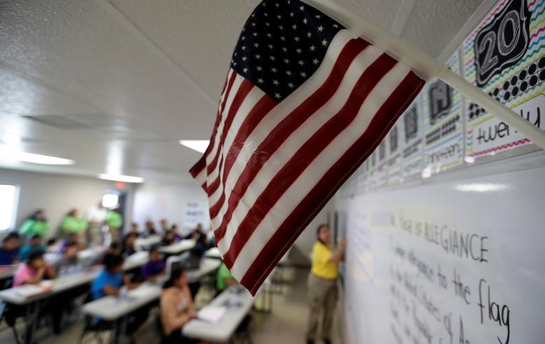 Theo AP, Bộ Y tế và Dịch vụ Nhân sinh Mỹ (HHS) cho biết khoảng 225 trẻ nhập cư đang sống trong một cơ sở ở Carrizo Springs, bang Texas. Có thể nói, đây là khu trại giữ người nhập cư mới nhất ở Mỹ. (Nguồn ảnh: Reuters)