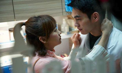 Voi va chia tay ban trai gia the khung khi thay mat me anh