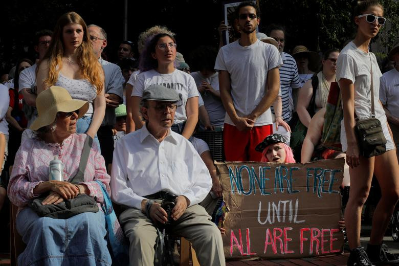 Bieu tinh phan doi giam giu nguoi nhap cu o bien gioi My-Mexico-Hinh-7