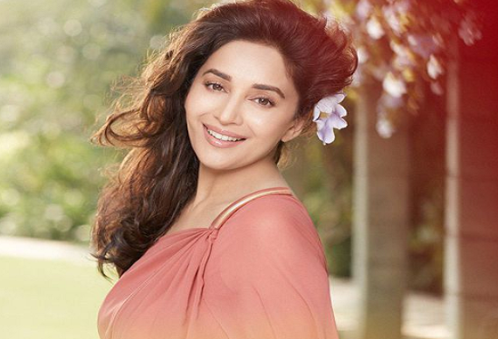 Vẻ đẹp của nữ diễn viên Dixit được coi là biểu tượng nhan sắc của đất nước Ấn Độ. Ảnh: CI.