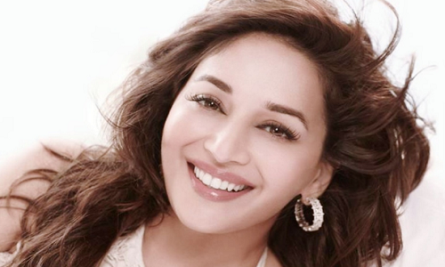 Năm 1999, Dixit kết hôn với Tiến sĩ Shriram Nene, một bác sĩ phẫu thuật tim mạch đến từ Los Angeles, California (Mỹ). Ảnh: HI.