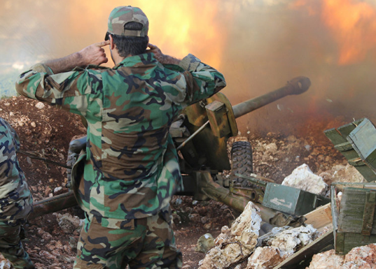 Nguồn tin nhấn mạnh rằng nhiều căn cứ và trang thiết bị quân sự của lực lượng HTS đã bị phá huỷ trong đợt oanh kích của Quân chính phủ Syria. Ảnh: Sputnik.