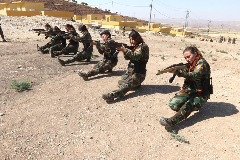 Chỉ huy chiến trường của PAK Rebaz Sharifi thông báo các nữ chiến binh người Kurd này đã hoàn thành khóa huấn luyện kéo dài 4 tháng về việc sử dụng các loại vũ khí hạng nhẹ và hạng trung. Họ đã sẵn sàng nhận nhiệm vụ được giao phó.