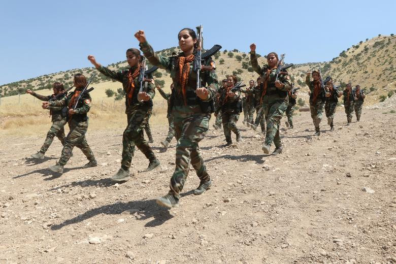 Chỉ huy Sharifi nhấn mạnh các loại vũ khí và phương tiện quân sự mà thành viên của PAK sử dụng chính là chiến lợi phẩm thu được sau cuộc chiến với phiến quân IS, đồng thời khẳng định không nhận được bất cứ sự hỗ trợ tài chính từ bên nào, bao gồm cả Chính quyền Khu tự trị người Kurd (KRG).