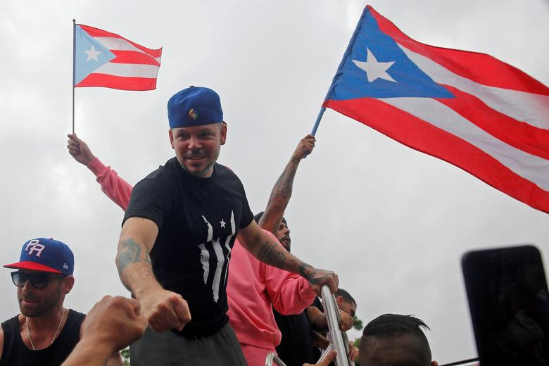 Những người biểu tình cũng cảnh báo họ có thể tiếp tục phản đối người kế nhiệm ông Ricardo làm Thống đốc Puerto Rico.