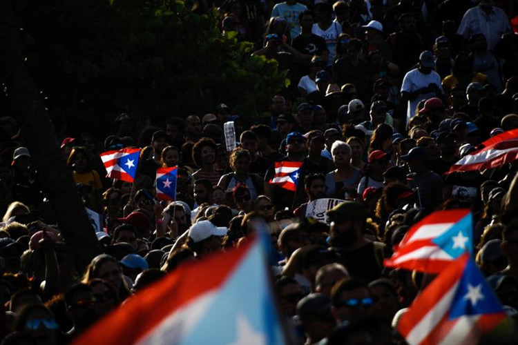 Cuộc biểu tình diễn ra sau khi những phát biểu riêng tư của ông Ricardo trên trang mạng xã hội bị tiết lộ, trong đó vị quan chức này được cho là đã sử dụng những lời lẽ xúc phạm cử tri.