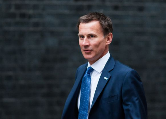 Trong khoảng thời gian từ tháng 5/2010 đến tháng 9/2012, ông Hunt đảm nhiệm chức vụ Bộ trưởng Văn hoá. Ảnh: BI. 