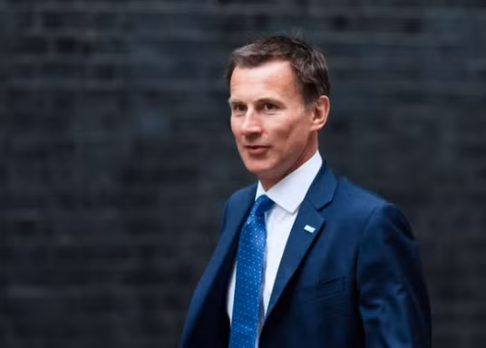 Trong khoảng thời gian từ tháng 5/2010 đến tháng 9/2012, ông Hunt đảm nhiệm chức vụ Bộ trưởng Văn hoá. Ảnh: BI. 