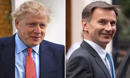 Kết quả bầu chọn lãnh đạo Đảng Bảo thủ cũng là người sẽ lên làm Thủ tướng Anh thay thế bà Theresa May sẽ được công bố trong ngày 23/7, và Thủ tướng mới của nước Anh sẽ nhậm chức trong ngày 24/7. Ảnh: Hai ứng viên Thủ tướng Anh Boris Johnson (trái) và Jeremy Hunt. Ảnh: The Sun. 