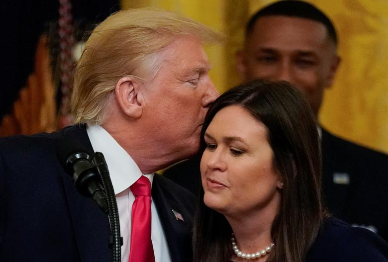 Ngày 13/6, Tổng thống Mỹ Donald Trump thông báo, Thư ký báo chí Nhà Trắng Sarah Sanders sẽ từ chức vào cuối tháng 6/2019 và trở về bang quê nhà ở Arkansas.