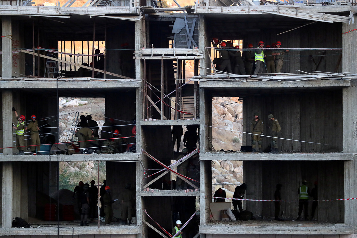 Được biết, Israel chiếm giữ khu vực Đông Jerusalem trong cuộc chiến năm 1967, sau đó sáp nhập vùng đất này và tuyên bố toàn bộ thành phố Jerusalem là thủ đô không thể chia cắt của Israel. Trong khi đó, người dân Palestine luôn xác định Đông Jerusalem là thủ đô của Nhà nước Palestine trong tương lai.