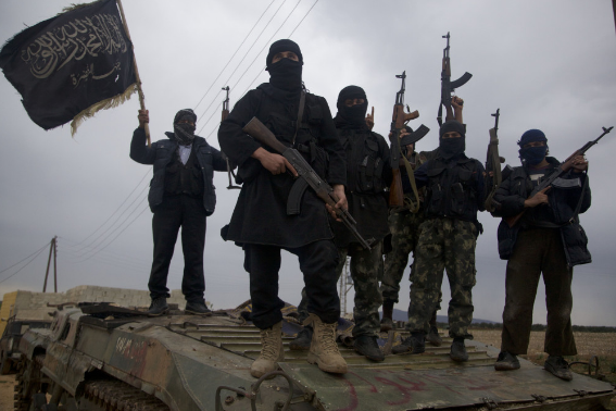 "Những thành phố nói trên có sự hiện diện của đông đảo các tay súng phiến quân đến từ nhóm liên minh thánh chiến Hay'at Tahrir Al-Sham (HTS) và Đảng Hồi giáo Turkestan (TIP)", AMN đưa tin. Ảnh: AMN.