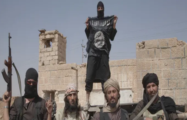 "Nhóm IS được đào tạo kỹ càng đang được triển khai tới vùng Afrin trong bối cảnh Quân đội Thổ Nhĩ Kỳ chuẩn bị đưa số trang thiết bị quân sự lớn tới khu vực biên giới với Syria để mở chiến dịch quân sự nhằm vào lực lượng người Kurd tại Đông Bắc Syria", FNA đưa tin. Ảnh: Guardian.