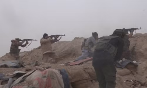 Được biết, Thabit Sobhi Fahd Al-Ahmad là một trong những chỉ huy cấp cao nhất của tổ chức khủng bố IS tại tỉnh Deir Ezzor. Hắn ta chịu trách nhiệm buôn lậu dầu mỏ từ các khu vực nằm dưới sự kiểm soát của nhóm IS tại Syria và Iraq. Ảnh: AMN.