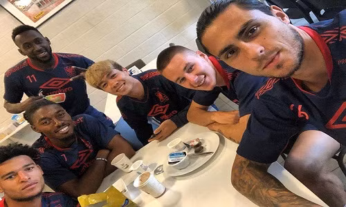 Cong Phuong tu e then den 