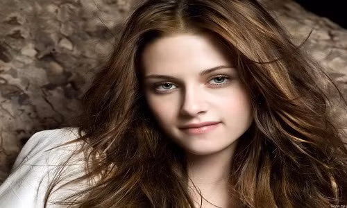 4. Kristen Stewart, một nàng diễn viên nổi tiếng khác của Mỹ, có cặp mắt cuốn hút biết nói.