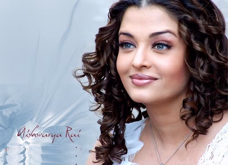 1. Mỹ nhân Ấn Độ Aishwarya Rai đứng đầu danh sách những phụ nữ có đôi mắt đẹp nhất thế giới, theo bình chọn của chuyên trang Wonderslist.