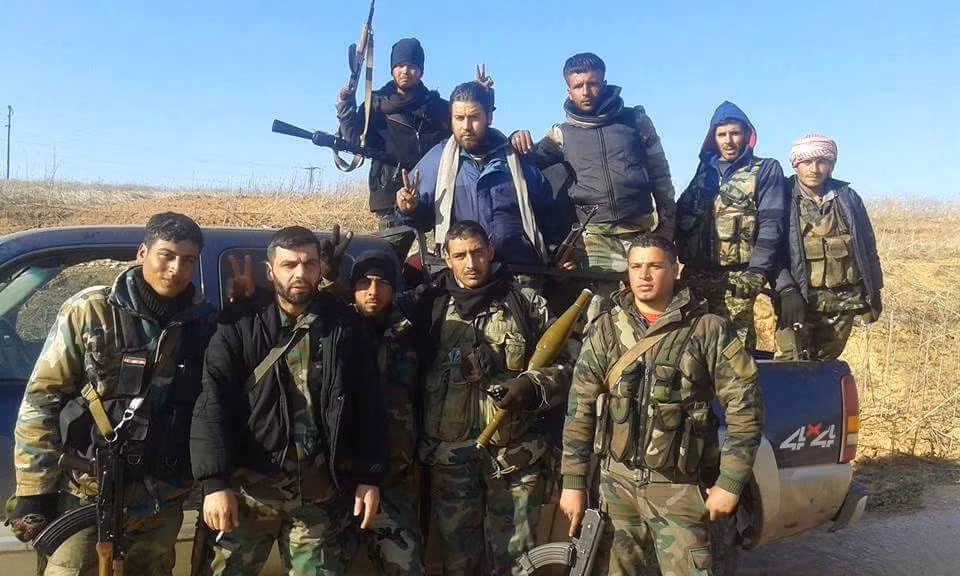 Cuối tuần qua, Quân chính phủ Syria còn phát hiện ra một kho vũ khí khổng lồ mà phiến quân giấu trong một tòa nhà ở khu vực nằm giữa các ngôi làng Khirbet Ghazala, al-Gharyia và al-Sharqyia, ngoại ô phía bắc tỉnh Daraa. Ảnh: AMN.