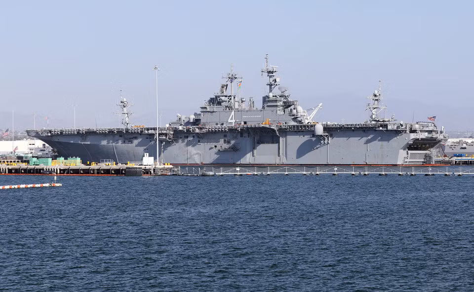 Ngày 18/7, Tổng thống Donald Trump tuyên bố Hải quân Mỹ đã "phá hủy" một UAV của Iran trên eo biển Hormuz sau khi chiếc UAV này tiếp cận ở khoảng cách gây đe dọa với tàu Mỹ USS Boxer. Tuy nhiên, phía Iran cho rằng tàu tấn công đổ bộ USS Boxer đã bắn hạ thiết bị bay không người lái của Mỹ do nhầm lẫn.