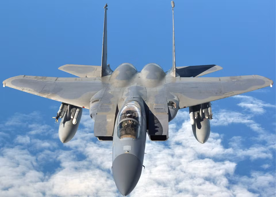 Ngày 8/5, Không quân Mỹ thông báo chiến đấu cơ F-15C Eagle đã được tái triển khai để "bảo vệ các lực lượng và lợi ích của Mỹ trong khu vực".