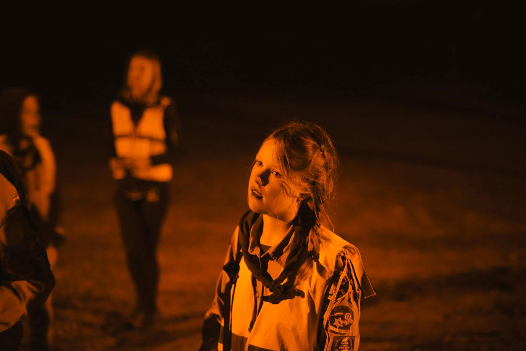 Trong năm 2011 và 2014, nhiều trường hợp trẻ em trải nghiệm truyền thống này đã thiệt mạng vì tai nạn giao thông khi đi bộ dọc đường. Kể từ đó, ban tổ chức đặt ra nhiều quy định hơn để đảm bảo an toàn. Nhóm trẻ em khi bị bỏ rơi có mang theo điện thoại trong trường hợp khẩn cấp và phải mặc áo phản quang. Đồng thời, chúng cũng được phát danh sách các chỉ dẫn cụ thể, chủ yếu để đảm bảo an toàn giao thông. *) Title do Kiến Thức biên tập lại