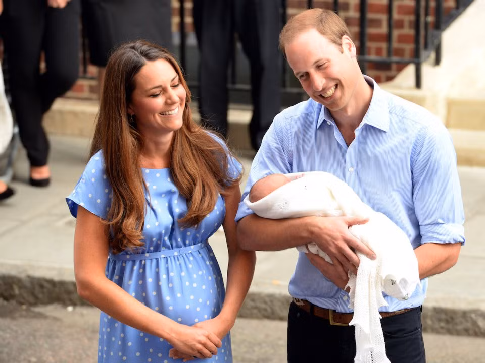 Tiểu Hoàng tử George - con trai cả của Hoàng tử William và Công nương Kate Middleton - chào đời vào ngày 22/7/2013 và đang đứng ở vị trí thứ ba trong danh sách thừa kế Ngai vàng Anh.